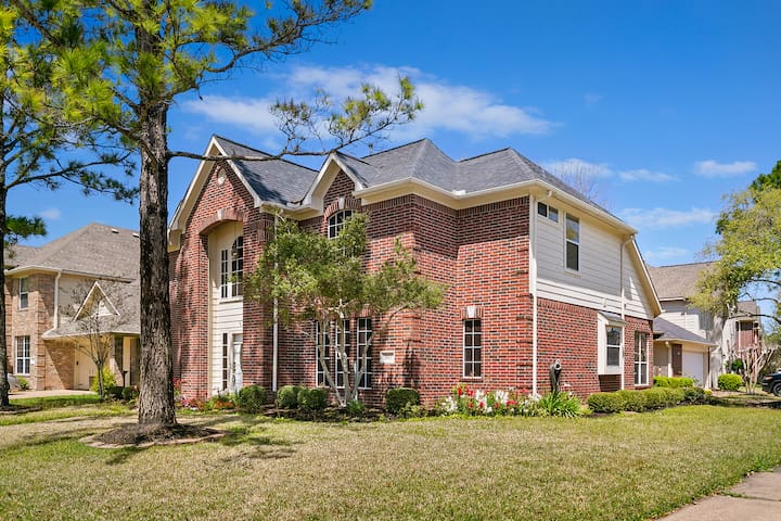 Lux MNR managed Airbnb listing 1