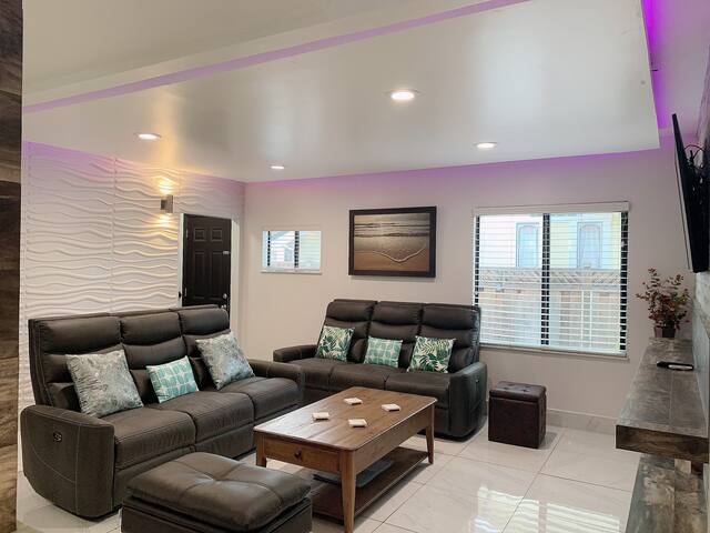 Fancy 5bd/3bath house in Center of Silicon Valley gallery image 5