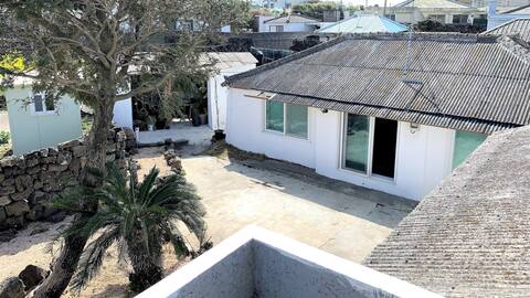 This is the couple's first home, thatched price.