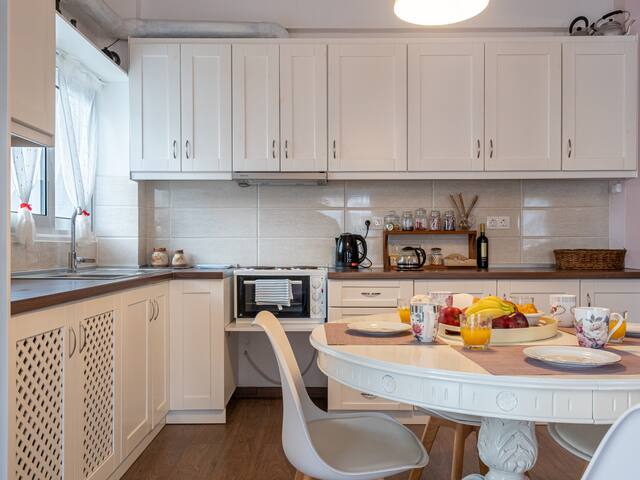 Deluxe Maison Management managed Airbnb listing 3