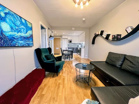 Successful Airbnb property: Tapiola next to metro 4th floor+own glazed balcony in Espoo