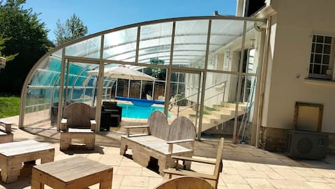Group gîte with year-round heated pool
