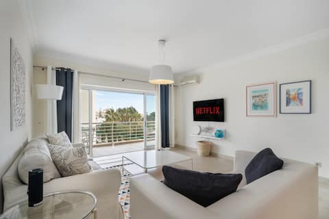 Family Holidays w/ S-Pool | AC | Elevator | Garage