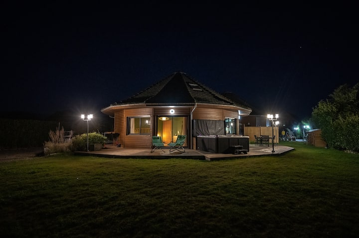 Cosy cottage with private jacuzzi – 2 to 6 guests