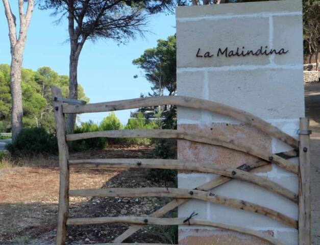 Villa con jardín, piscina y bosque privado gallery image 3