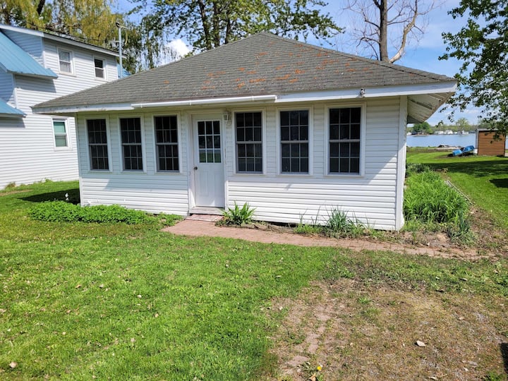 Cute 1 bedroom Cottage lakeside Cottages for Rent in Sackets Harbor