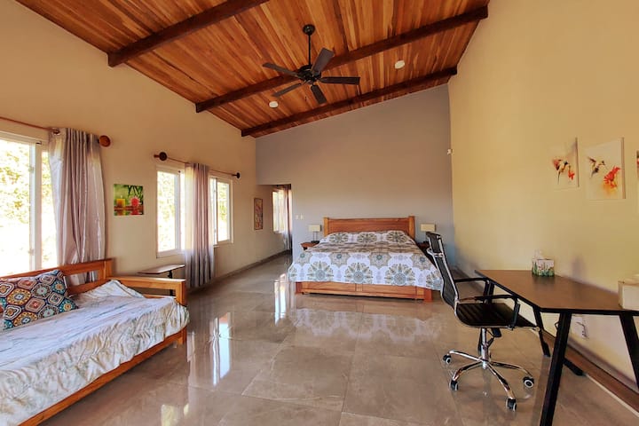 Camera da letto 1 /Camera principale 

1 letto king-size e 1 letto singolo