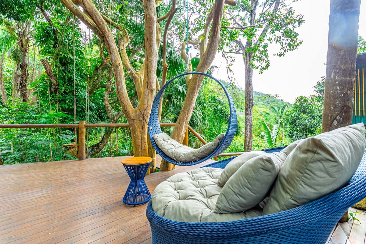 Outdoor Lounge at Casa Natu Ilhabela Studio Feiticeira with Jacuzzi in Ilhabela