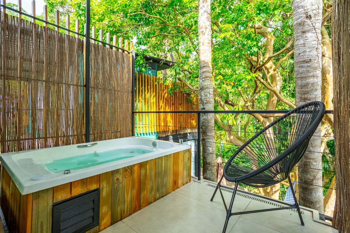 Varanda Jacuzzi at Casa Natu Ilhabela Studio Feiticeira with Jacuzzi in Ilhabela