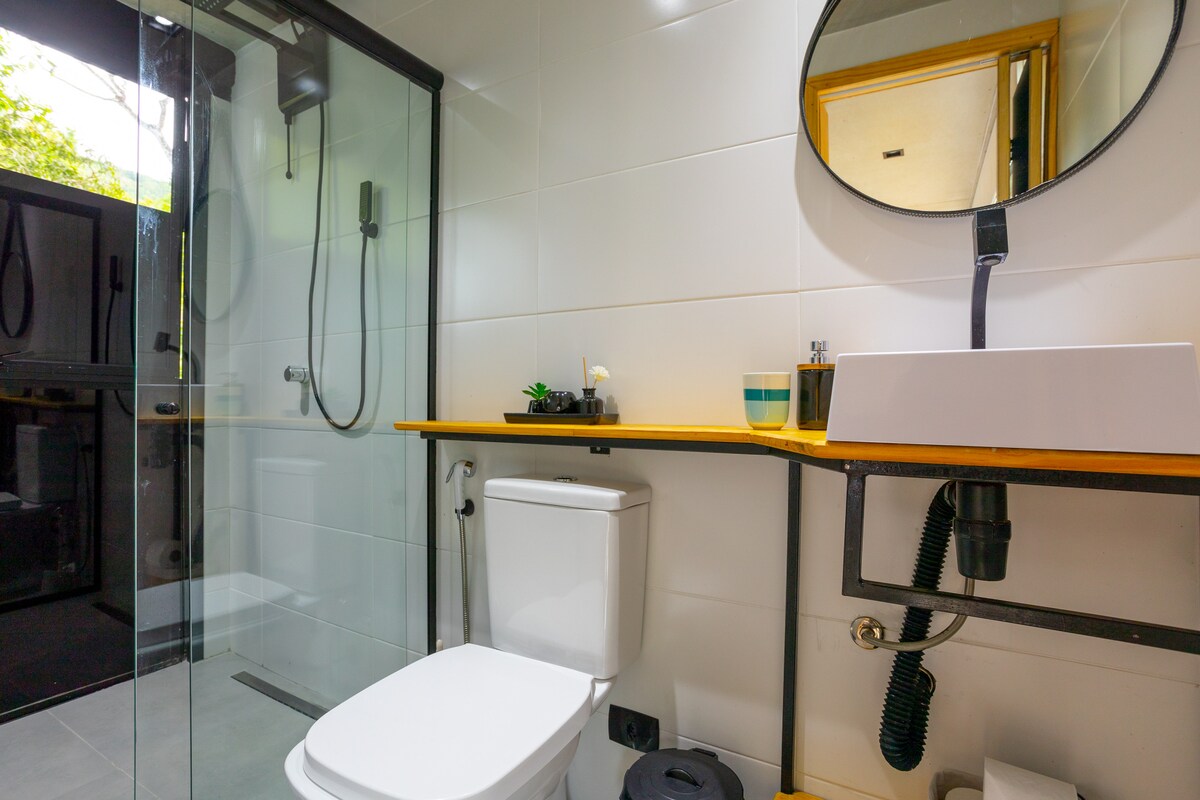Full bathroom image 2 at Casa Natu Ilhabela Studio Feiticeira with Jacuzzi in Ilhabela