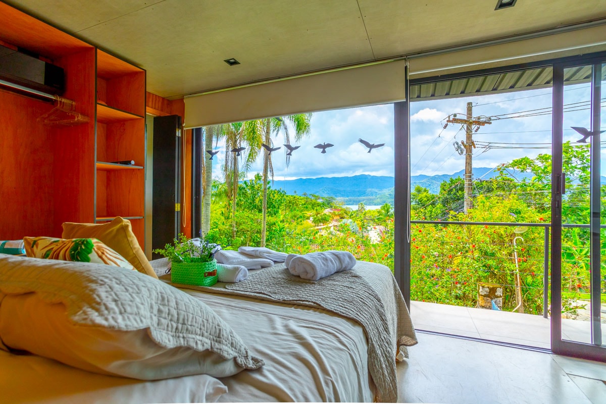 Bedroom at Casa Natu Ilhabela Studio Feiticeira with Jacuzzi in Ilhabela
