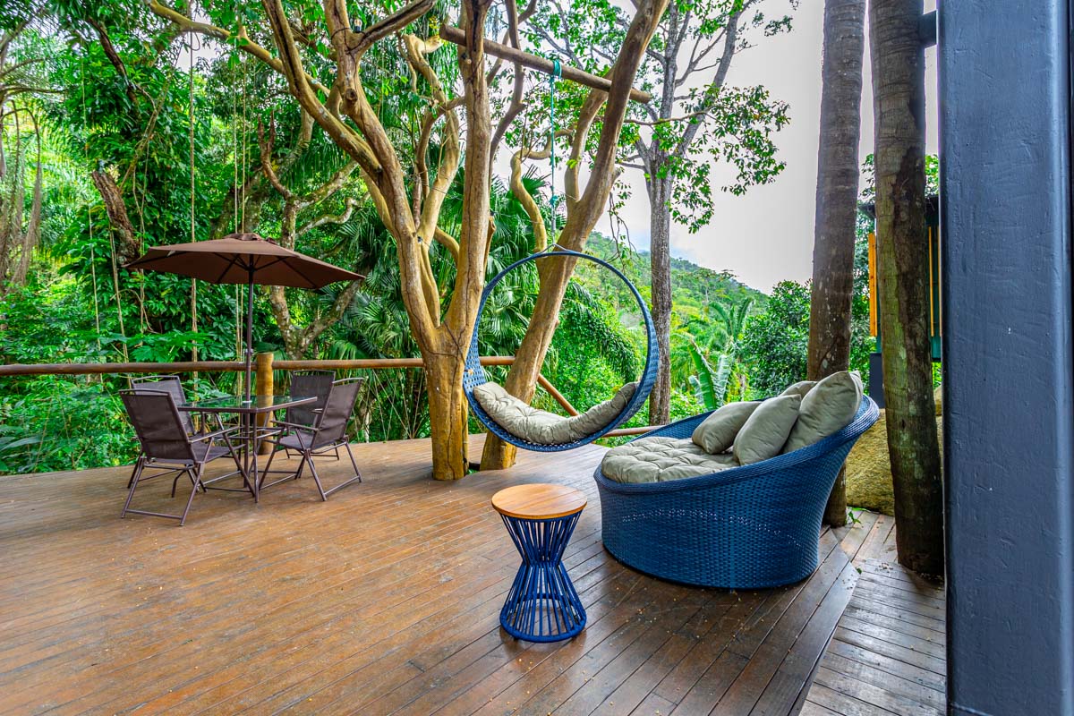 Outdoor Lounge at Casa Natu Ilhabela Studio Feiticeira with Jacuzzi in Ilhabela