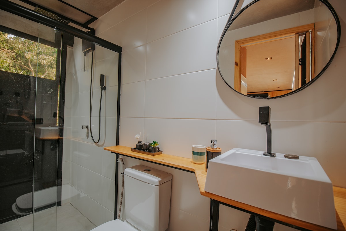 Bathroom/Walk-in shower. at Casa Natu Ilhabela Studio Feiticeira with Jacuzzi in Ilhabela