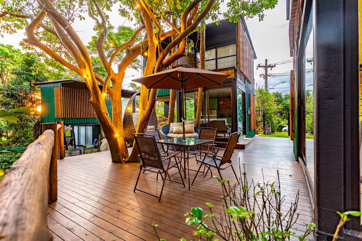 Outdoor Lounge at Casa Natu Ilhabela Studio Feiticeira with Jacuzzi in Ilhabela