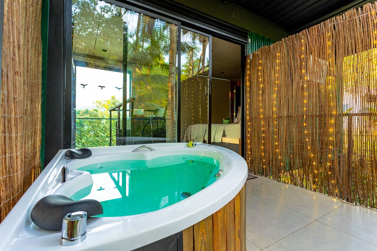 Hot Tub at Casa Natu Ilhabela Studio Portinho with Jacuzzi in Ilhabela