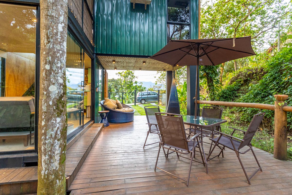 Outdoor Lounge at Casa Natu Ilhabela Studio Portinho with Jacuzzi in Ilhabela