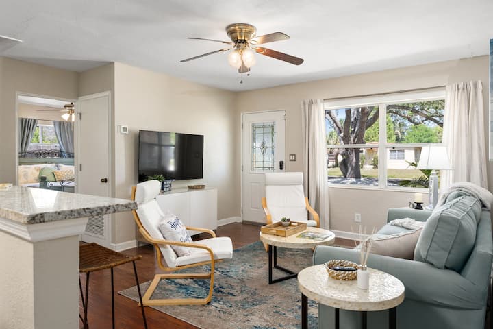 Close To Dwntown | Big Yard | Screened In Porch - Saint Petersburg, FL
