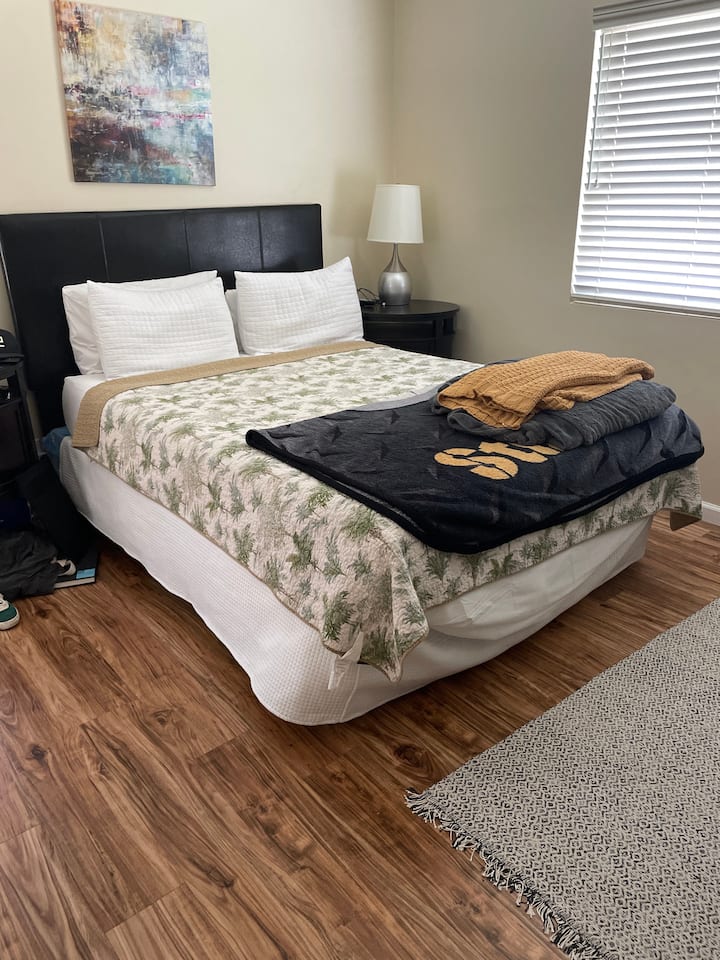 Cheerful Color Bedroom - Rancho Palos Verdes, CA
