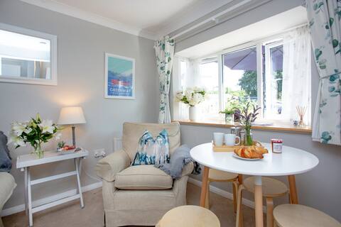 Successful Airbnb property: Hillview ~ 2 bedroom holiday bungalow in Galmpton in Kingswear