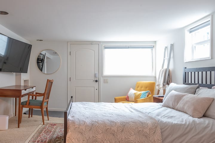 Light Filled Studio Near University Of Washington - Green Lake - Seattle