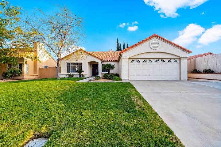 Cozy 3 bedroom home near Shopping and Dining!!!