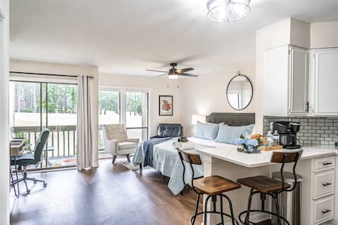Top Airbnb: To The Green On #17 - Studio w/ GREAT Golf Views! in Pinehurst / Southern Pines