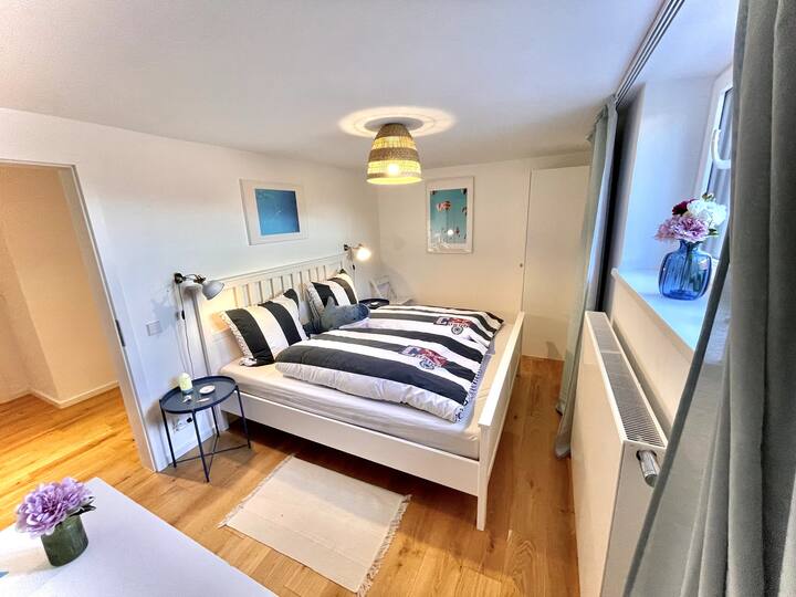 Dormitorio para niños con juguetes, colchón: 180 x 200