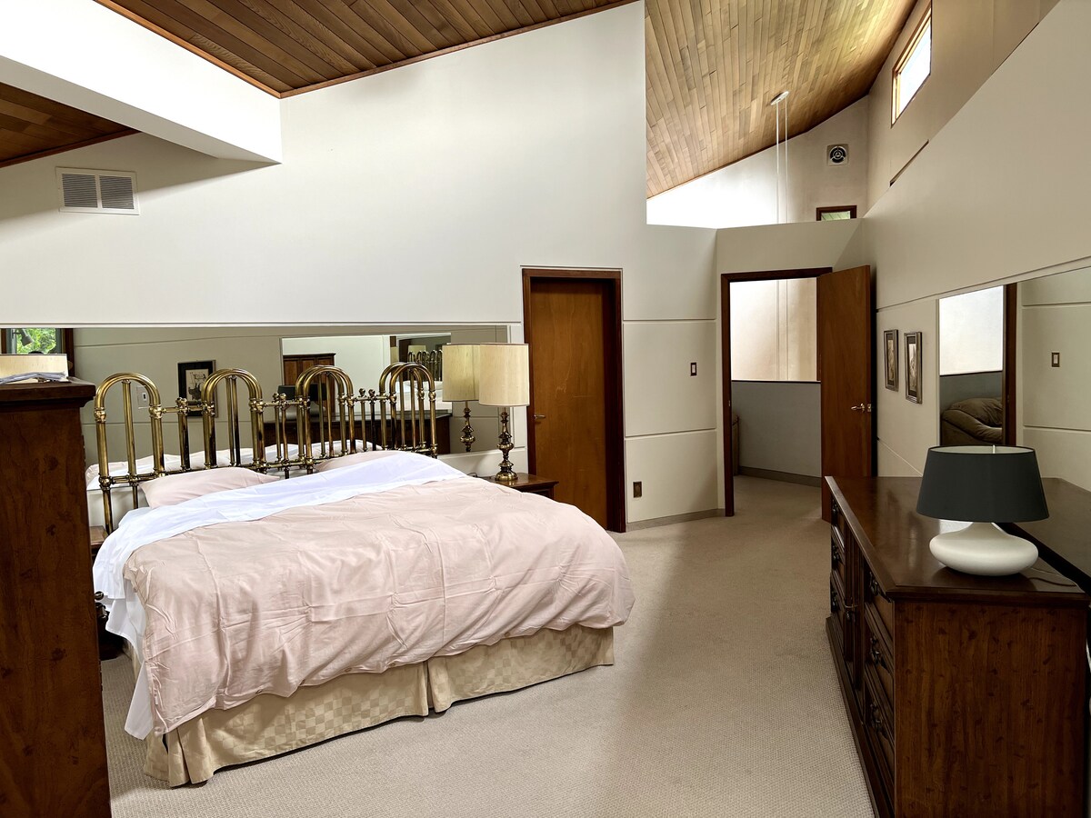 主卧（加大双人床） -二楼