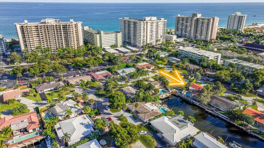 Walk to the Beach Coral Reef Waterfront Pool House gallery image 4