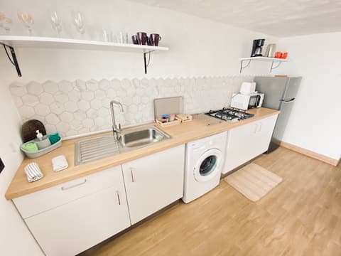 Casa Gercko 3. A private bathroom and kitchen.