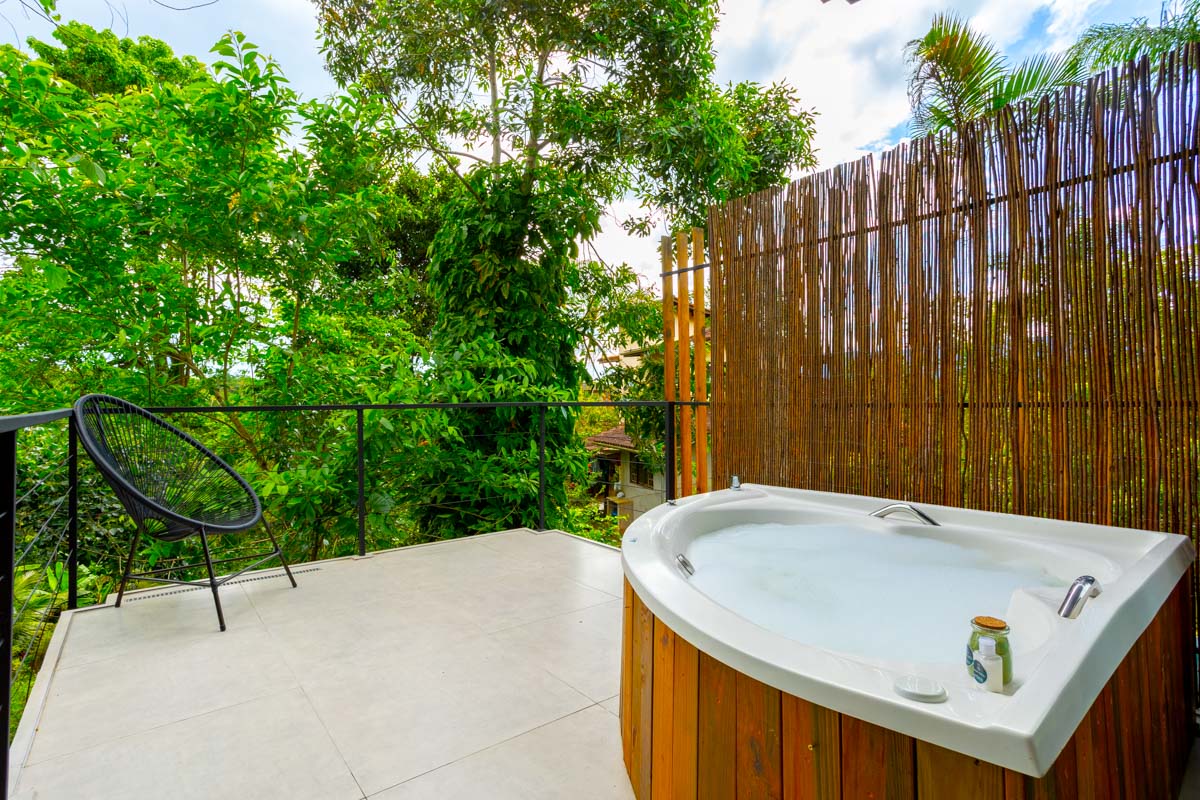Jacuzzi. at Casa Natu Ilhabela Bonete Studio with Jacuzzi in Ilhabela