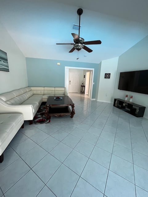 Top Airbnb: GARDEN VIEW HOUSE WITH A POOL in Sarasota Springs