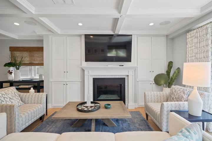 Coastal Escape blocks from La Jolla Shores Beach gallery image 2