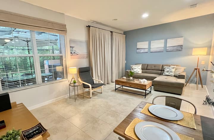 Escape! Top Resort Townhome, Minutes From Disney! - Celebration, FL