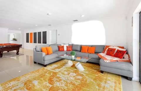 Top performing Airbnb: HERMES WATERFRONT Luxurious Villa w/6BR+4BA in Aventura