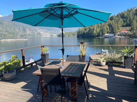 Waterfront Cottage with Moorage