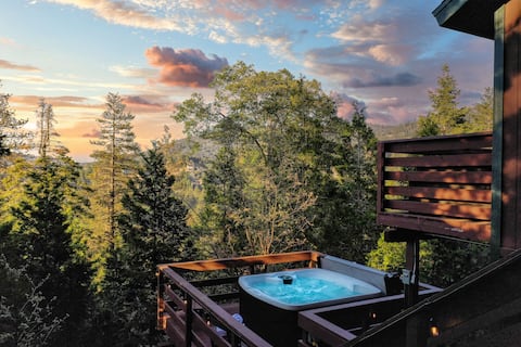 GenevaChalet~Views!HOT TUB!Cozy, FamilyDogFriendly