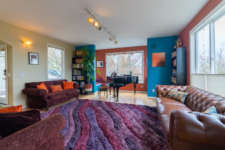 Artist Arboretum 4BR Home w/ Sanctuary Garden Spa