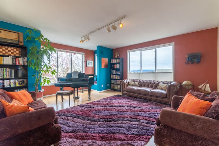 Artist Arboretum 4BR Home w/ Sanctuary Garden Spa gallery image 2