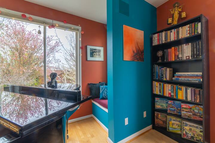 Artist Arboretum 4BR Home w/ Sanctuary Garden Spa gallery image 3