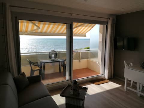 Popular Airbnb listing: Sea View Apartment in Saint Hilaire De Riez