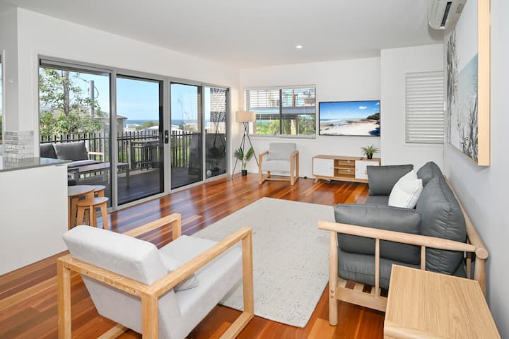 Ocean Views & Kings Beach Living - Caloundra