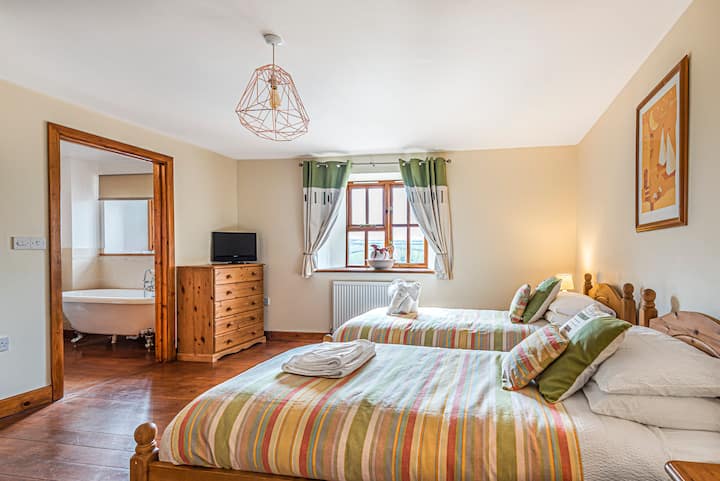 Двойна спалня