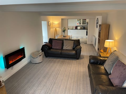 Top Airbnb: “The Gateway” Ocean view two bedroom apartment in Kilmore And Kilbride