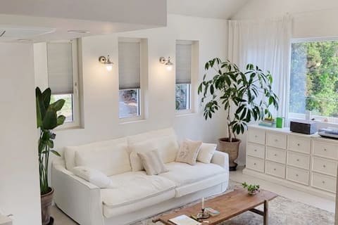 Charming classic private hideaway in Aewol Jeju