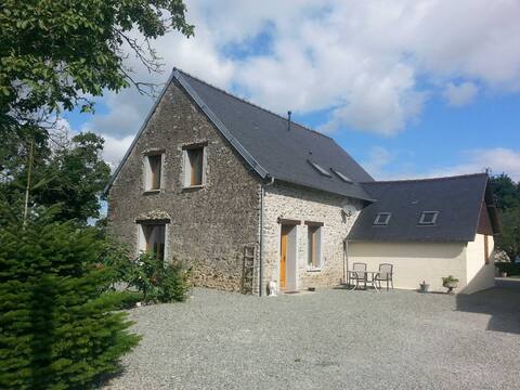 Countryside lodge near Ste Suzanne