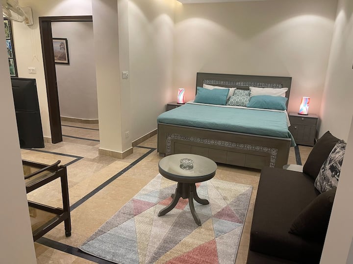 Dormitorio estudio con zona de estar