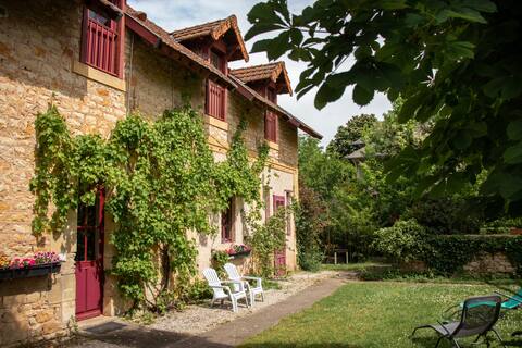 Cottage in Hautefort 4 bedrooms
H4