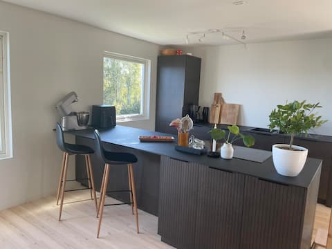 Beautiful views, central, quiet and child-friendly.