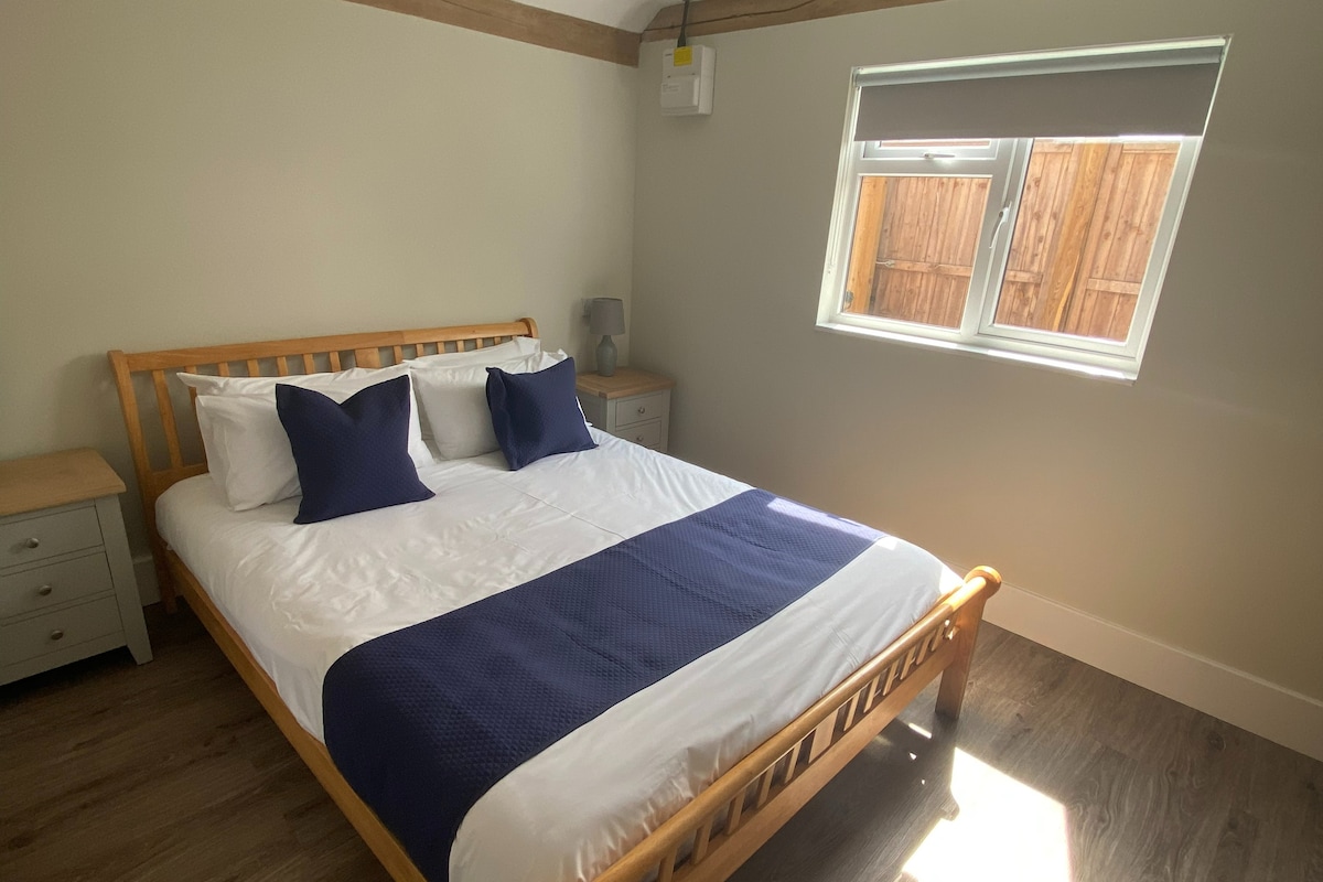 King Size bed at the Farmhouse Lodge